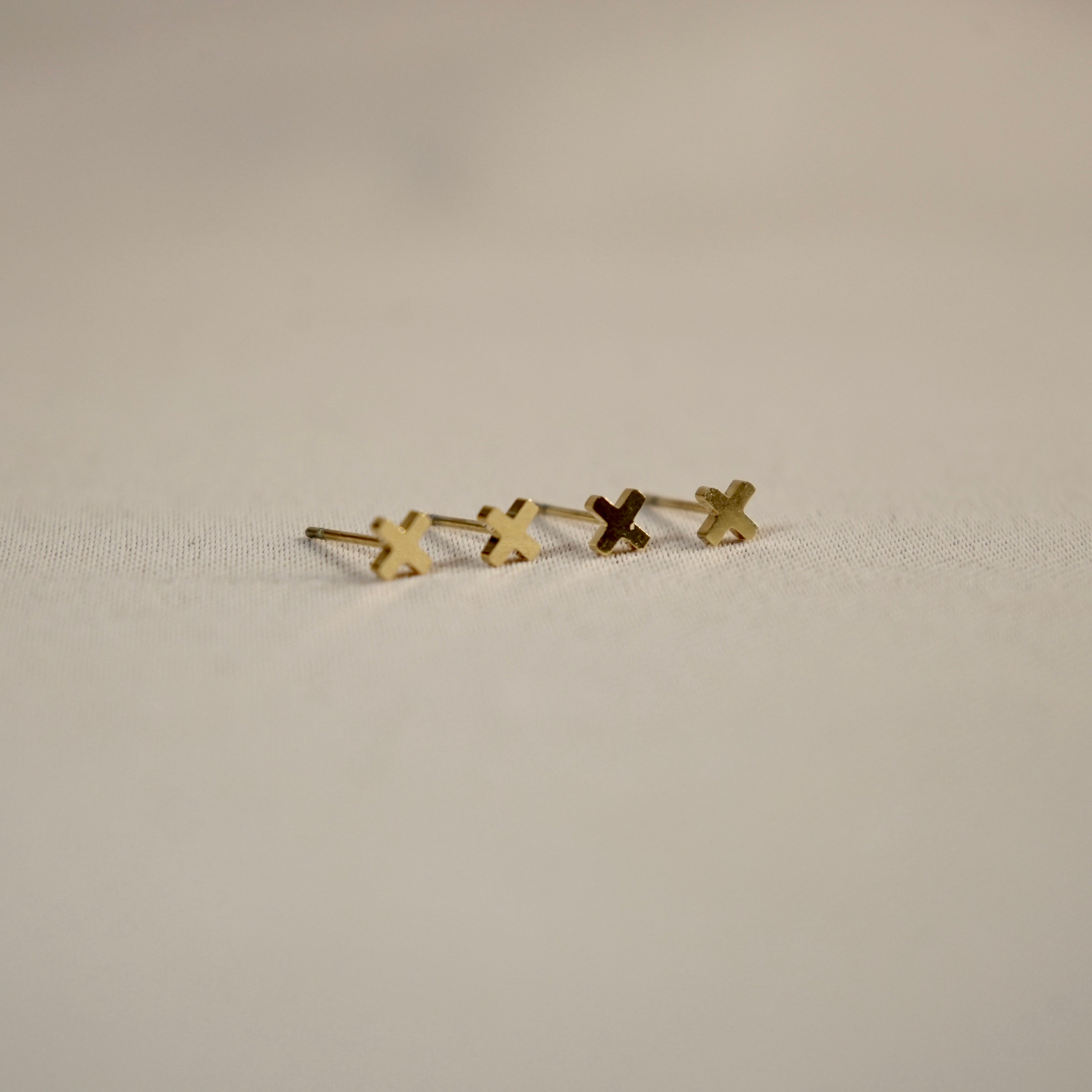 STUDS OORBELLEN MNI KRUISJES AMSTERDAM