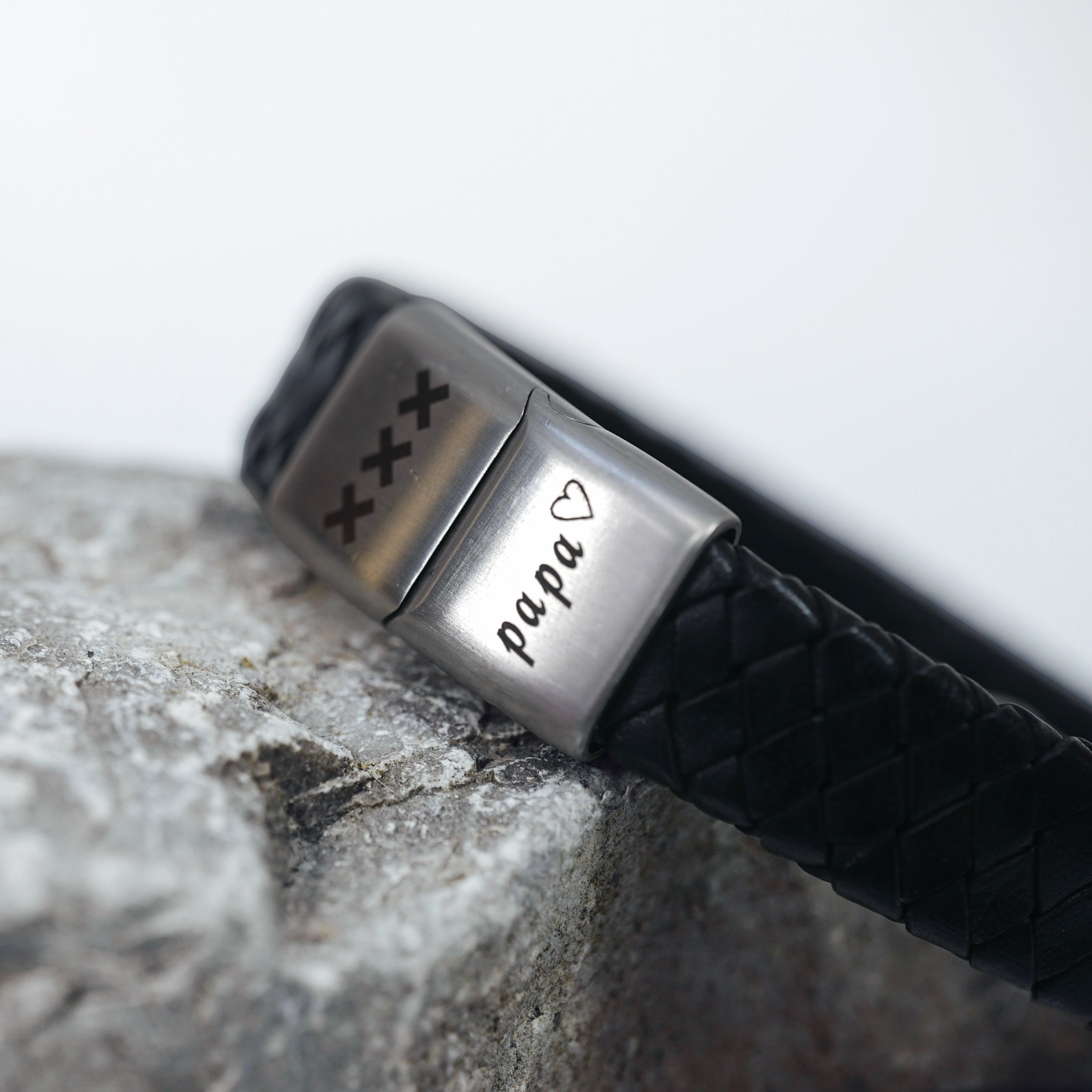 Leather Bracelet with Engraving – Mokum Edition
