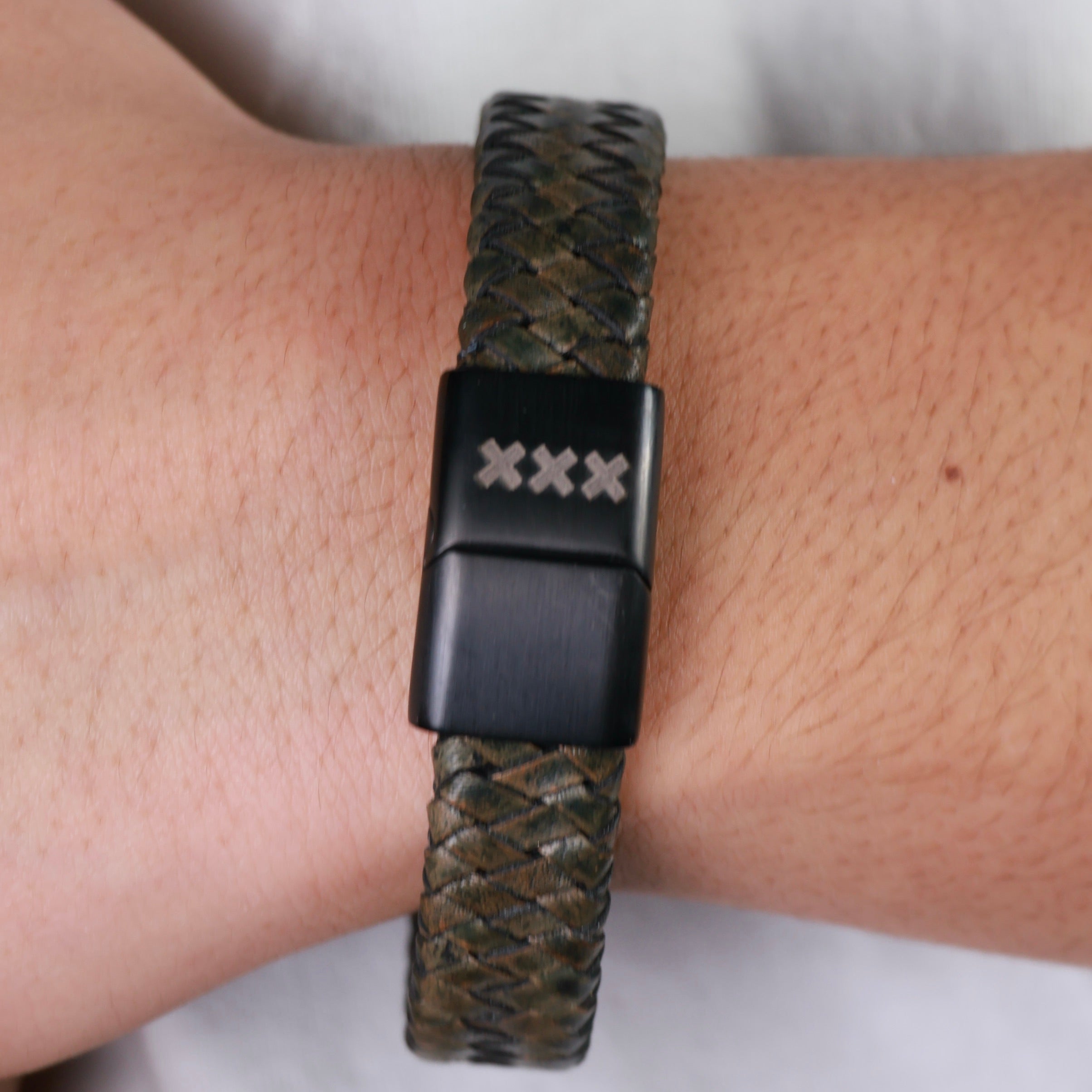 Leather Bracelet with Engraving – Mokum Edition
