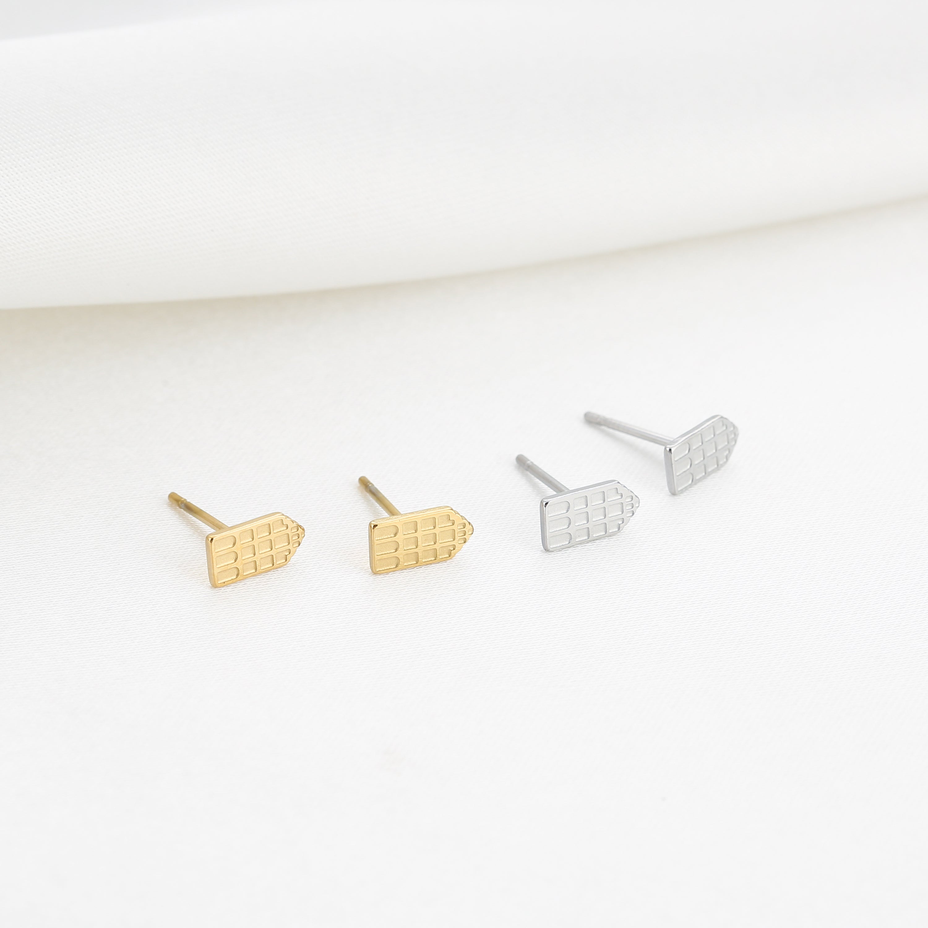 STUDS OORBELLEN GRACHTENPADJE