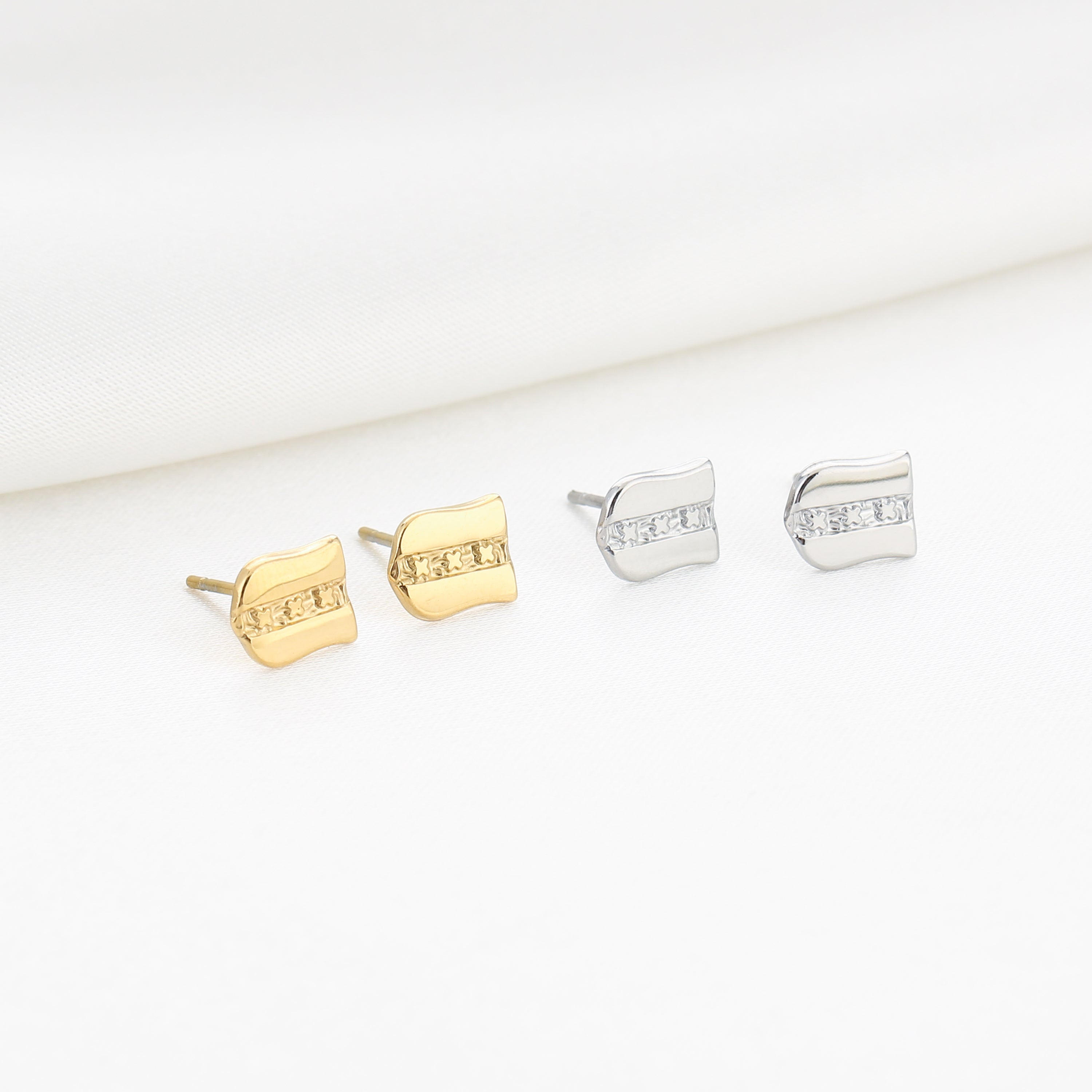 STUDS OORBELLEN SHIELD