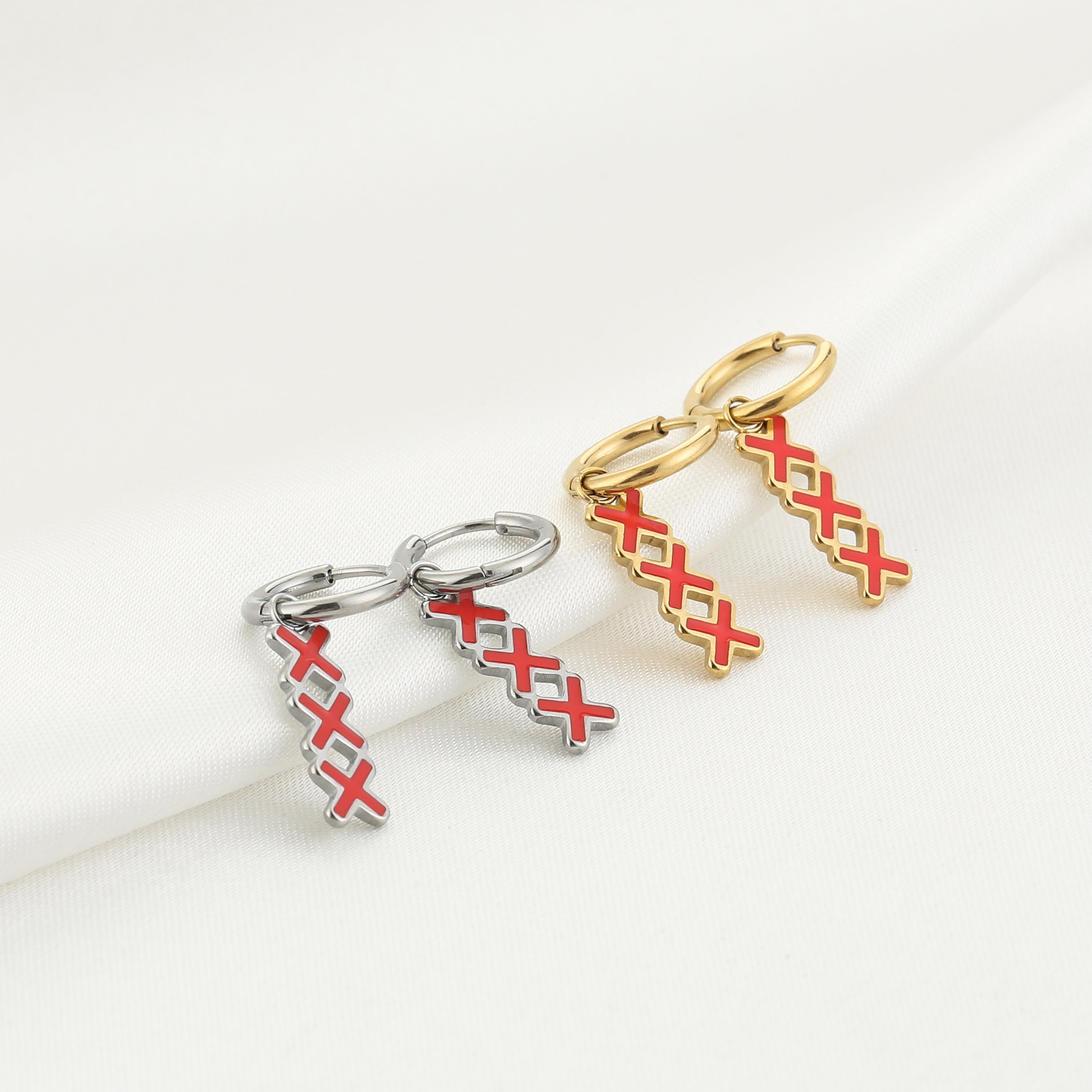 EARRING RODE KRUISJES XXX AMSTERDAM