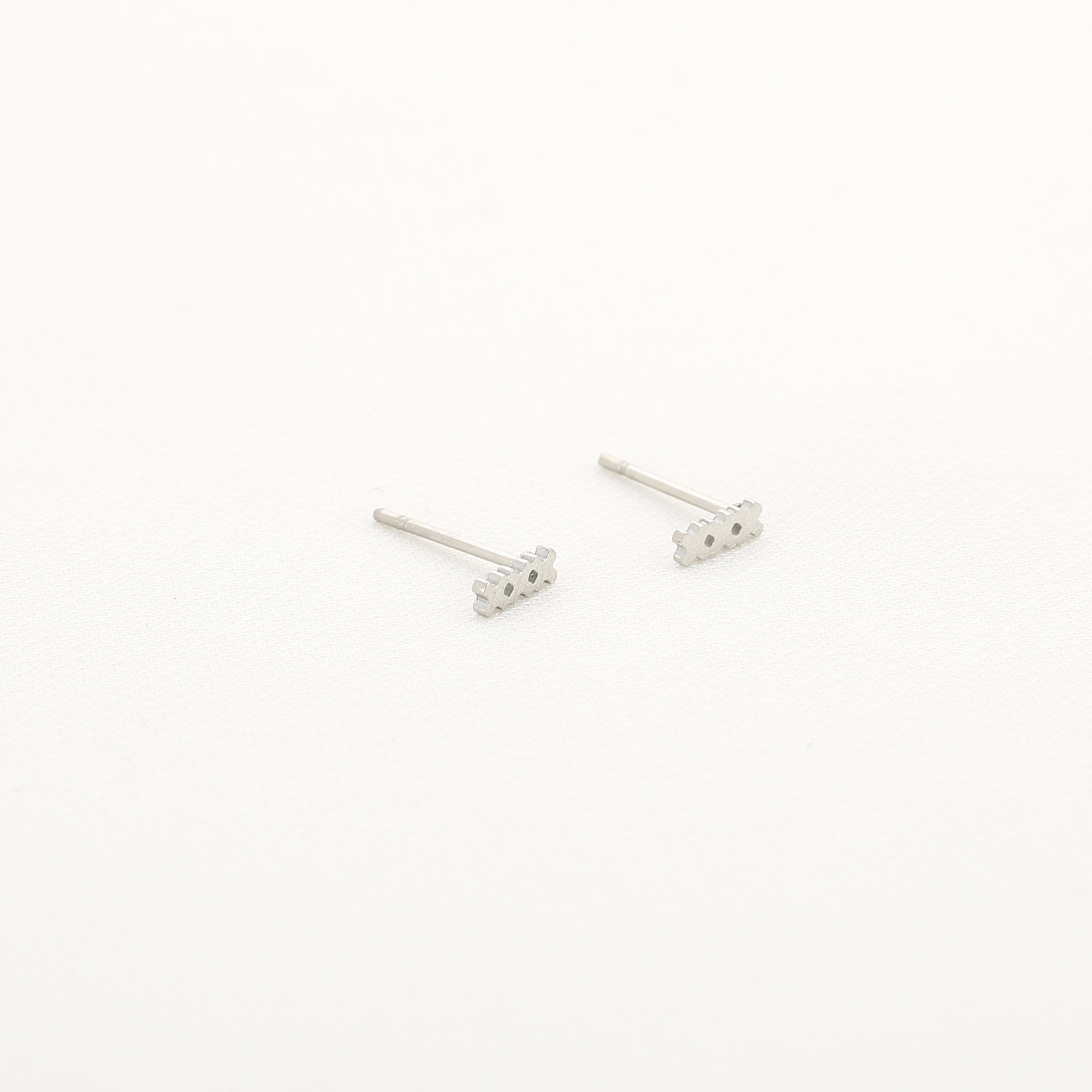 STUDS OORBELLEN SMALL XXX AMSTERDAM