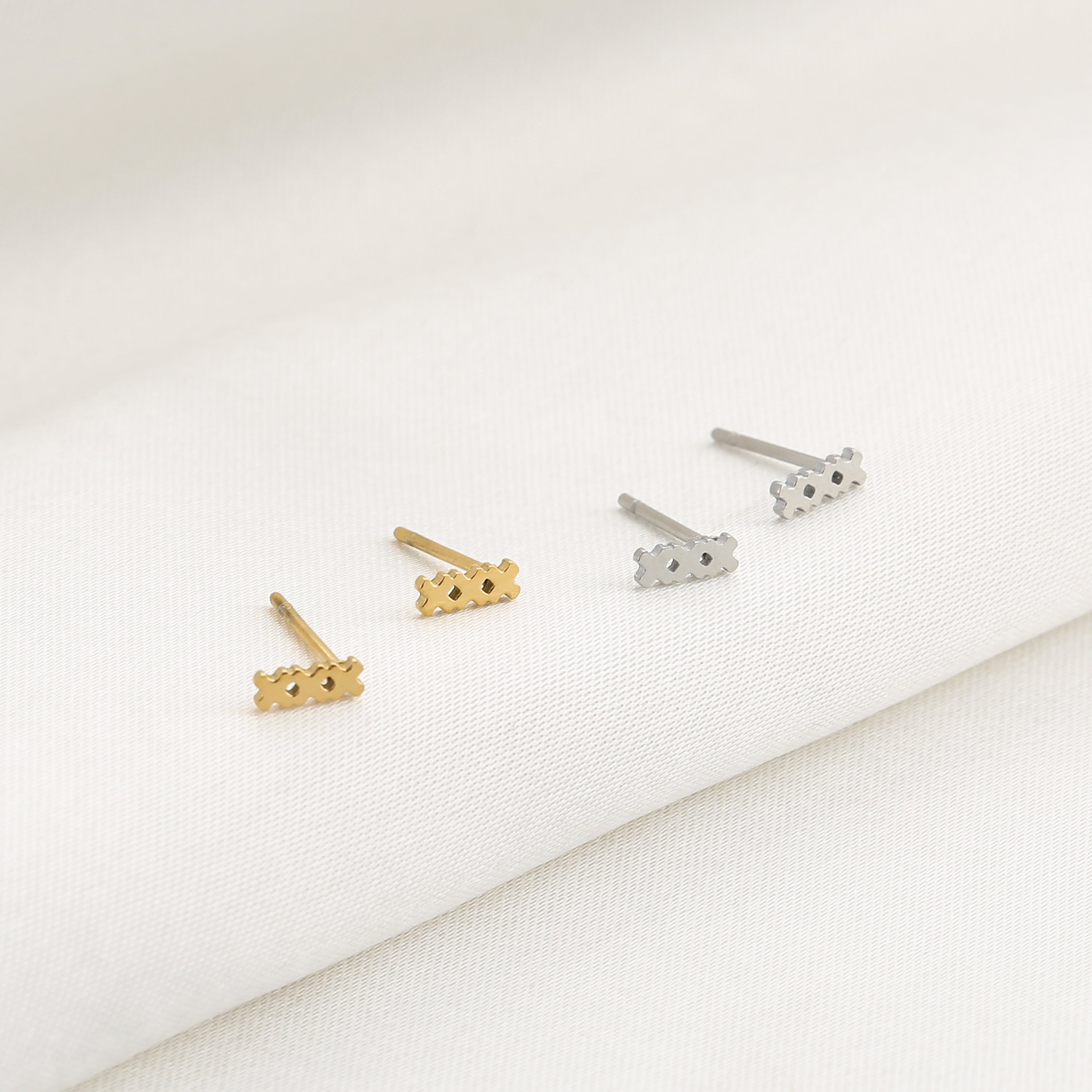 STUDS OORBELLEN SMALL XXX AMSTERDAM