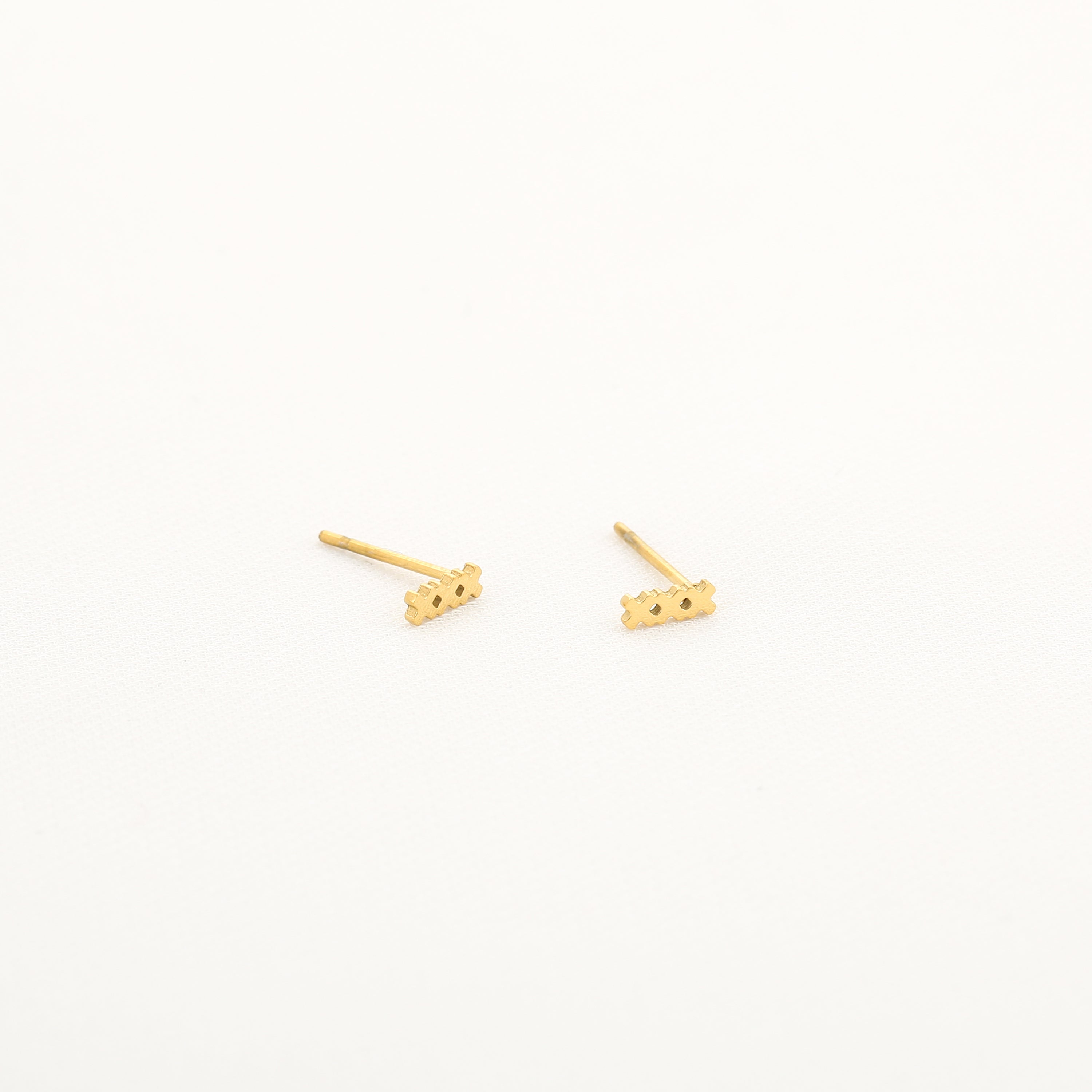 STUDS OORBELLEN SMALL XXX AMSTERDAM