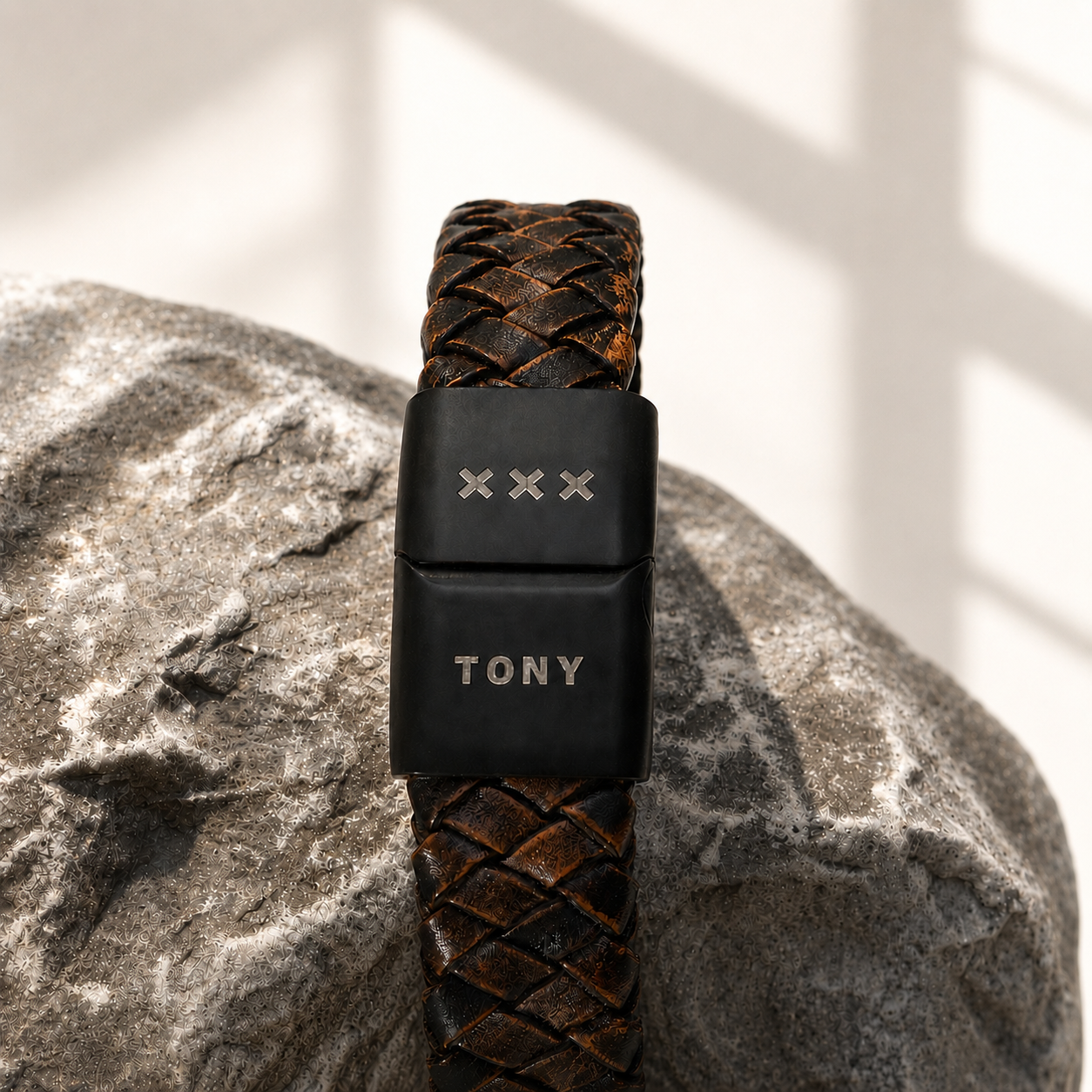 Leather Bracelet with Engraving – Mokum Edition